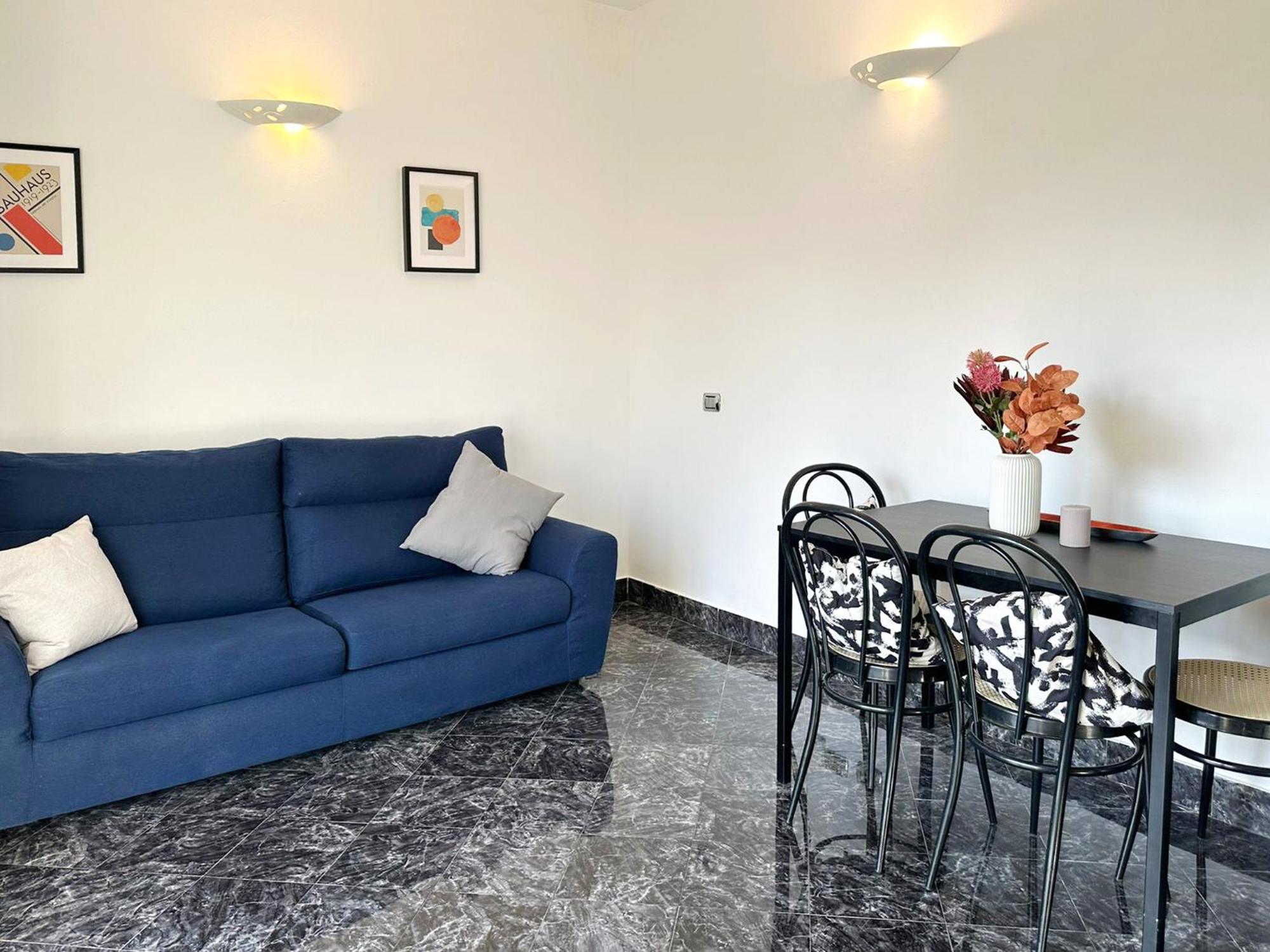 Apartment Red House - Beautiful - Metro M1 Mailand